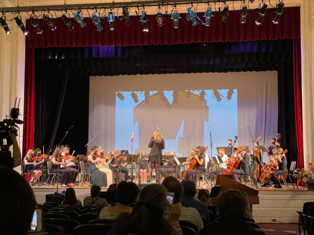 The+MHS+Chamber+Orchestra+performs+at+the+first+in-person+concert+of+2021.