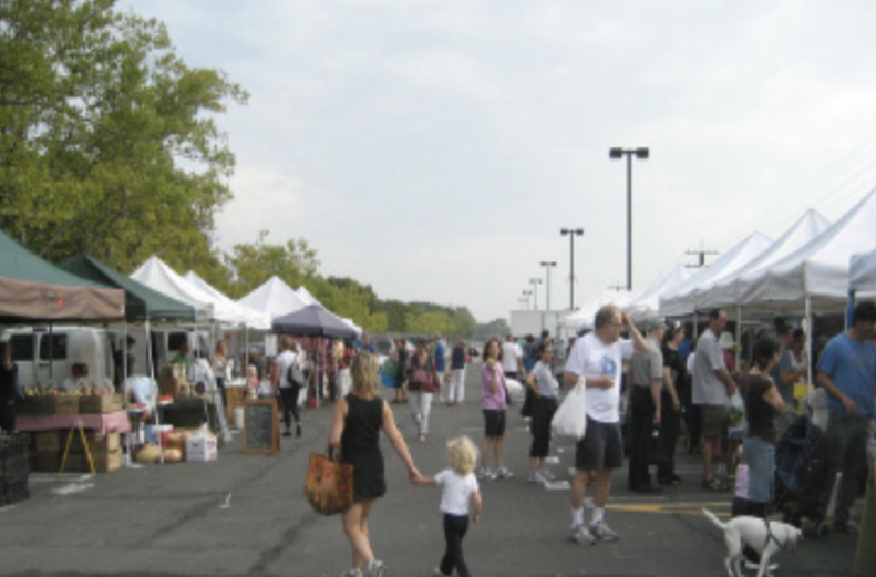 The Larchmont Farmers market in full swing in the parking lot next to the Larchmont train station.