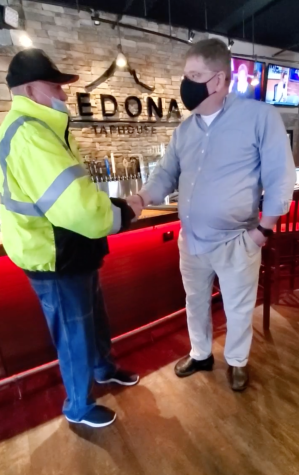 The head of the Fuller Center, Jim Killoran, shakes hands with the manager of Sedona Taphouse, Bill Jablonski.