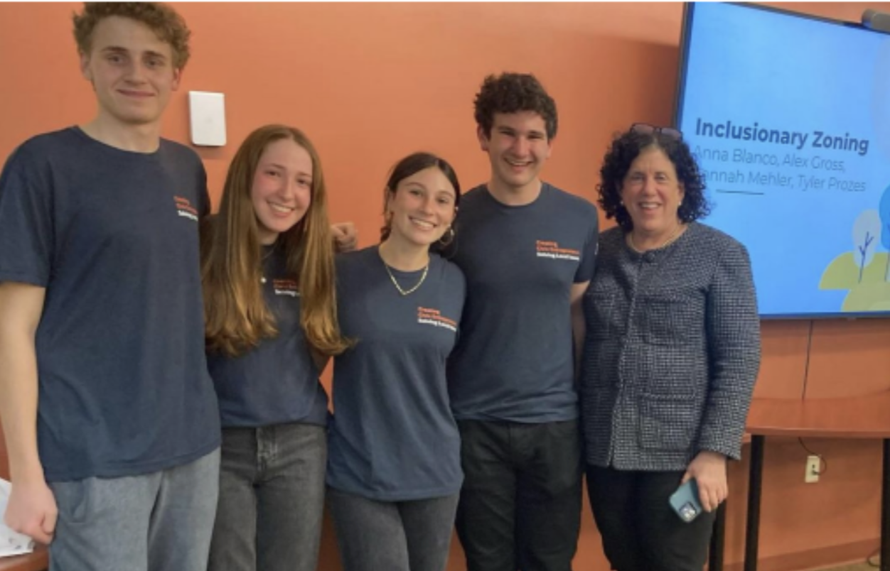 (From left) Tyler Prozes (’25), Hannah Mehler (’25), Anna Blanco (’25), & Alex Gross (‘25) meet with Town Supervisor Jaine Elkind Eney to present their findings.  